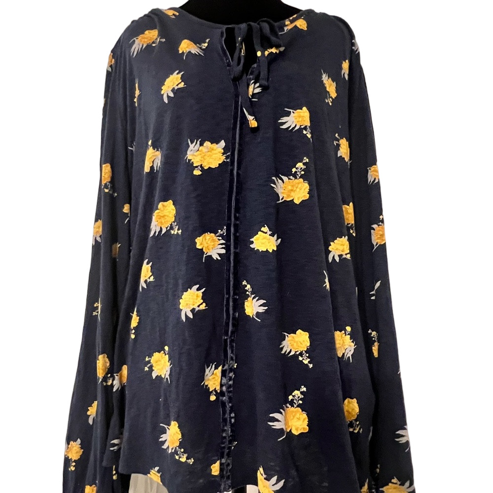 Lucky Brand Navy Top with Floral Design XL